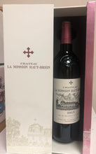 Load image into Gallery viewer, La Mission Haut Brion Pessac-Leognan 2015 Gift Box Packing
